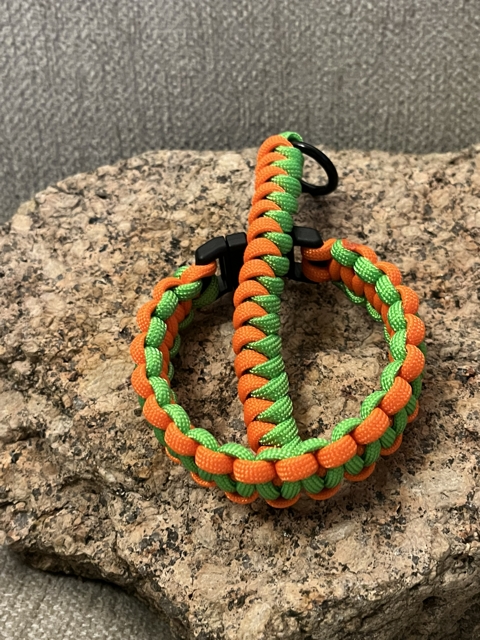 Armbånd i cobra med 12mm clips og nøkkelknippe i snakeknot med sort ring